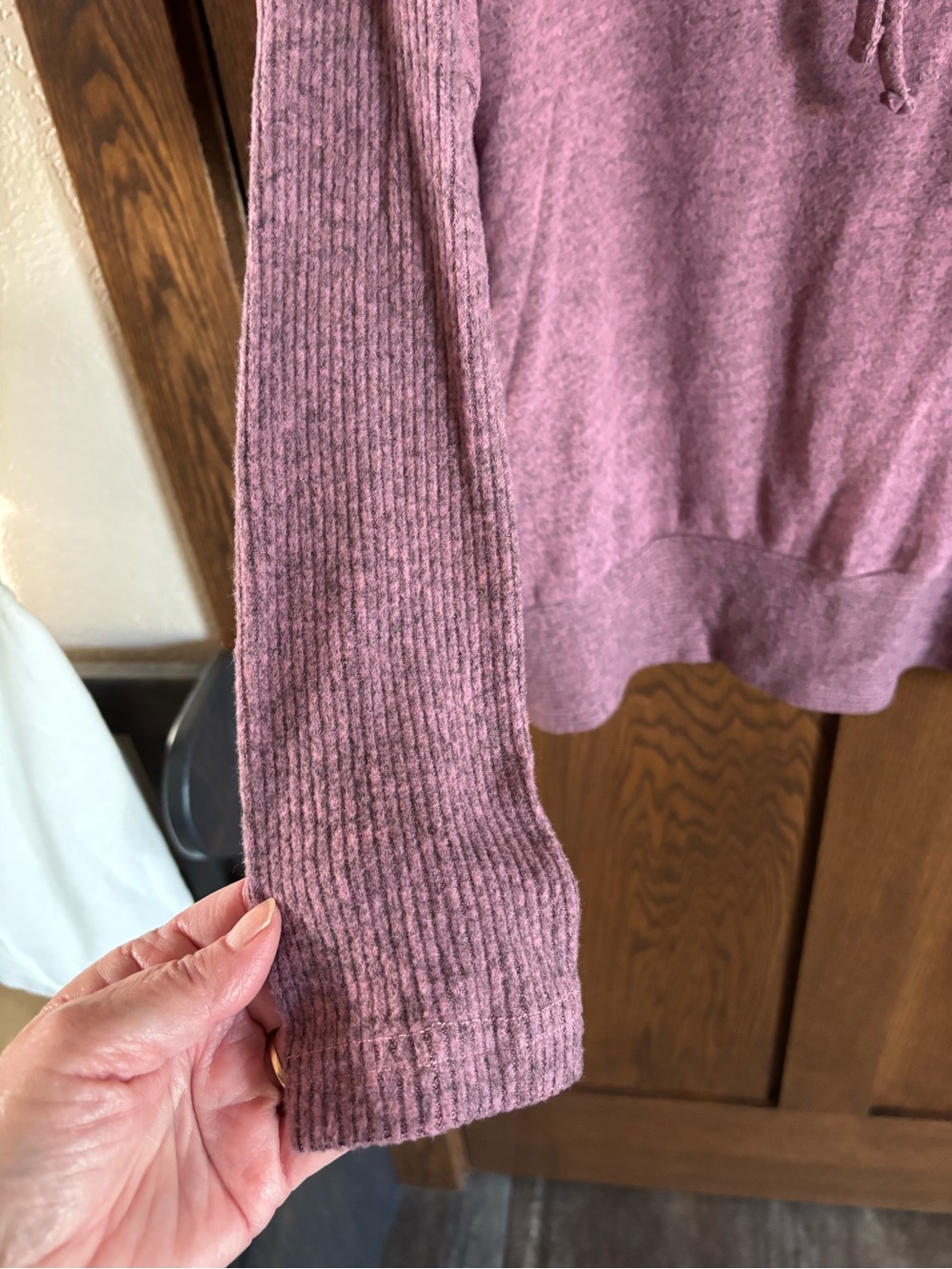 Cozy Women's Heathered Mauve Hacci Drawstring Funnel Neck Pullover. Medium.